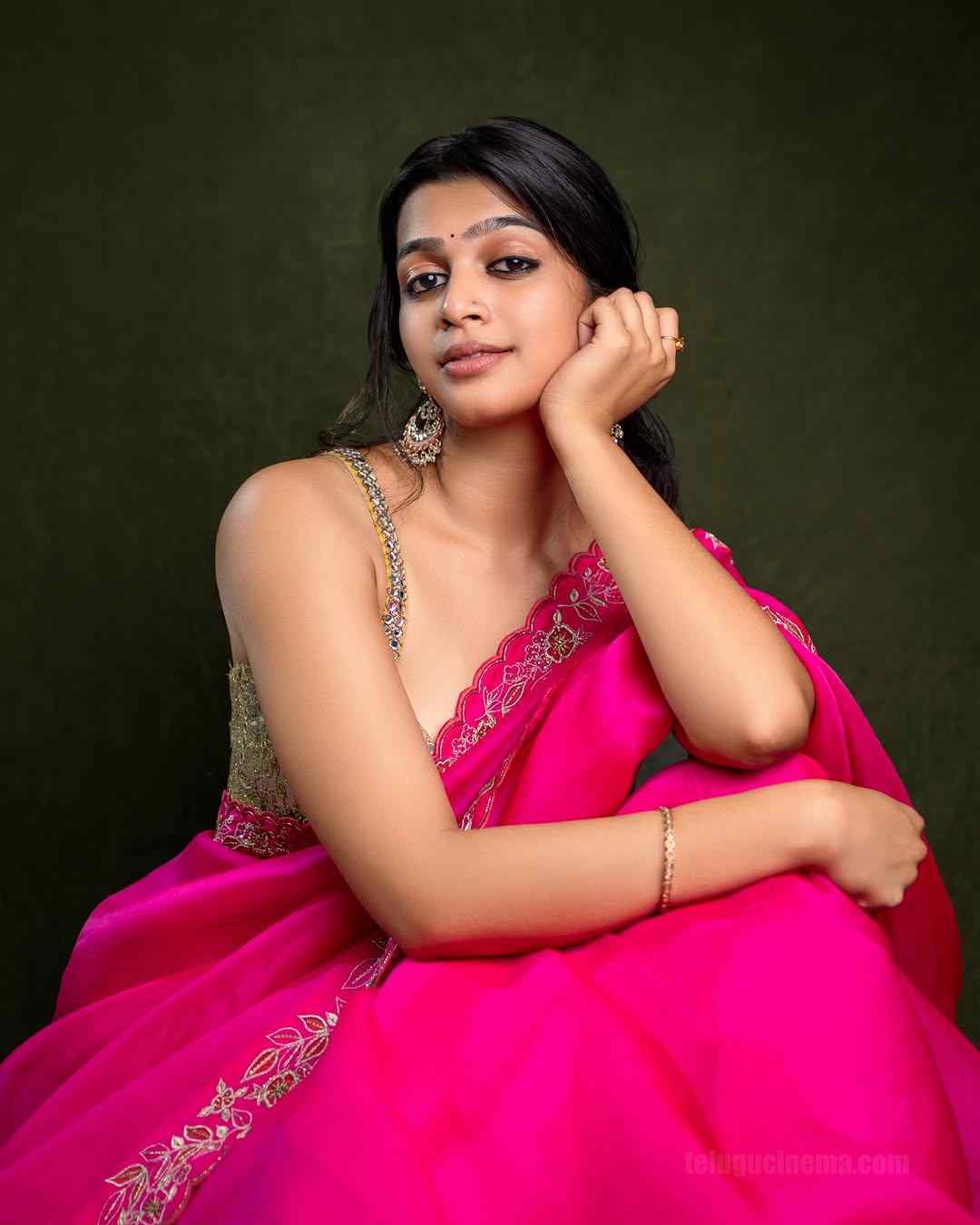 Ananthika Sanilkumar in pink saree