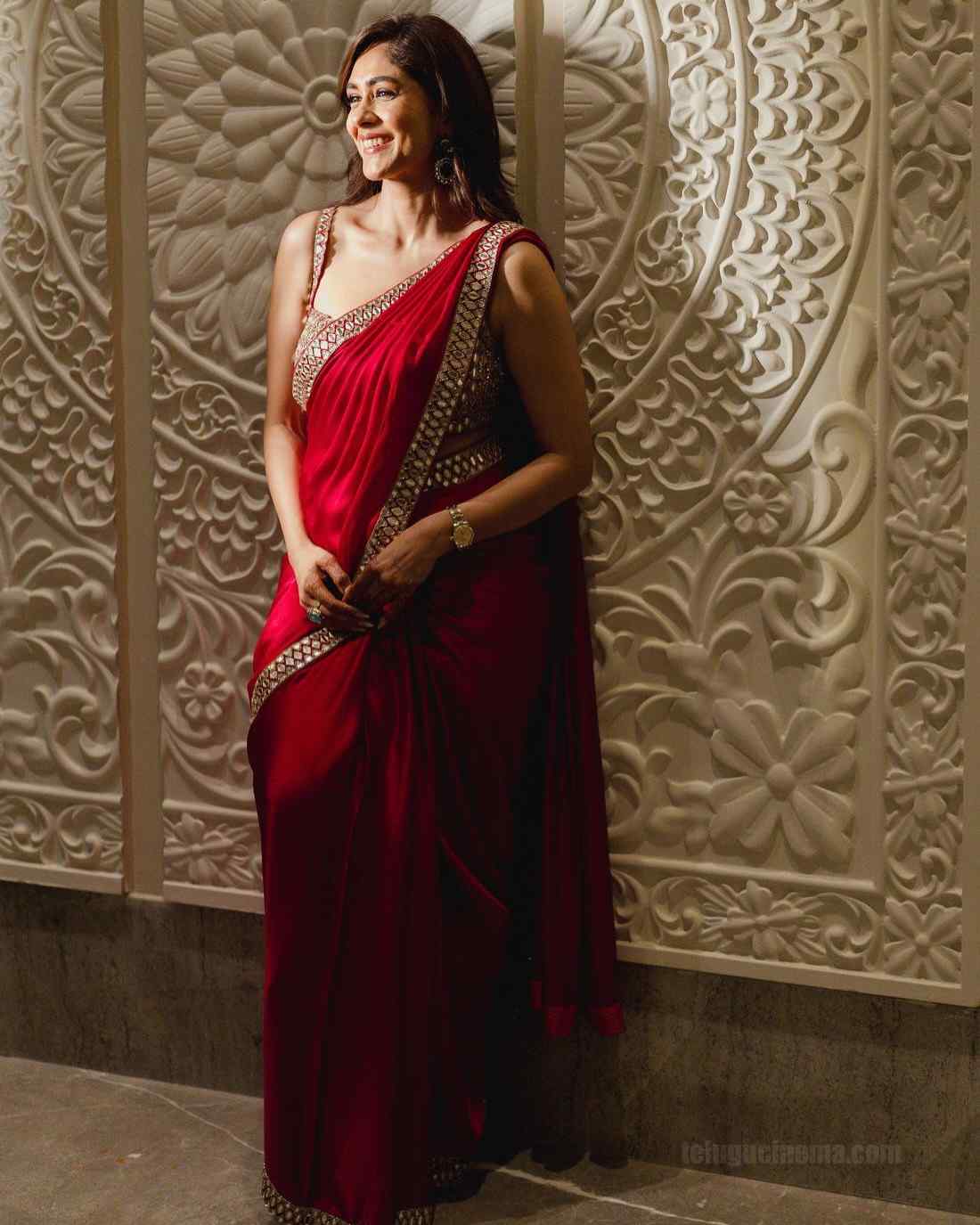 Mrunal Thakur’s Desi Style Wins Hearts