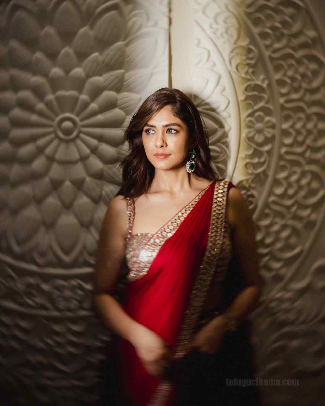 Mrunal Thakur’s Desi Style Wins Hearts