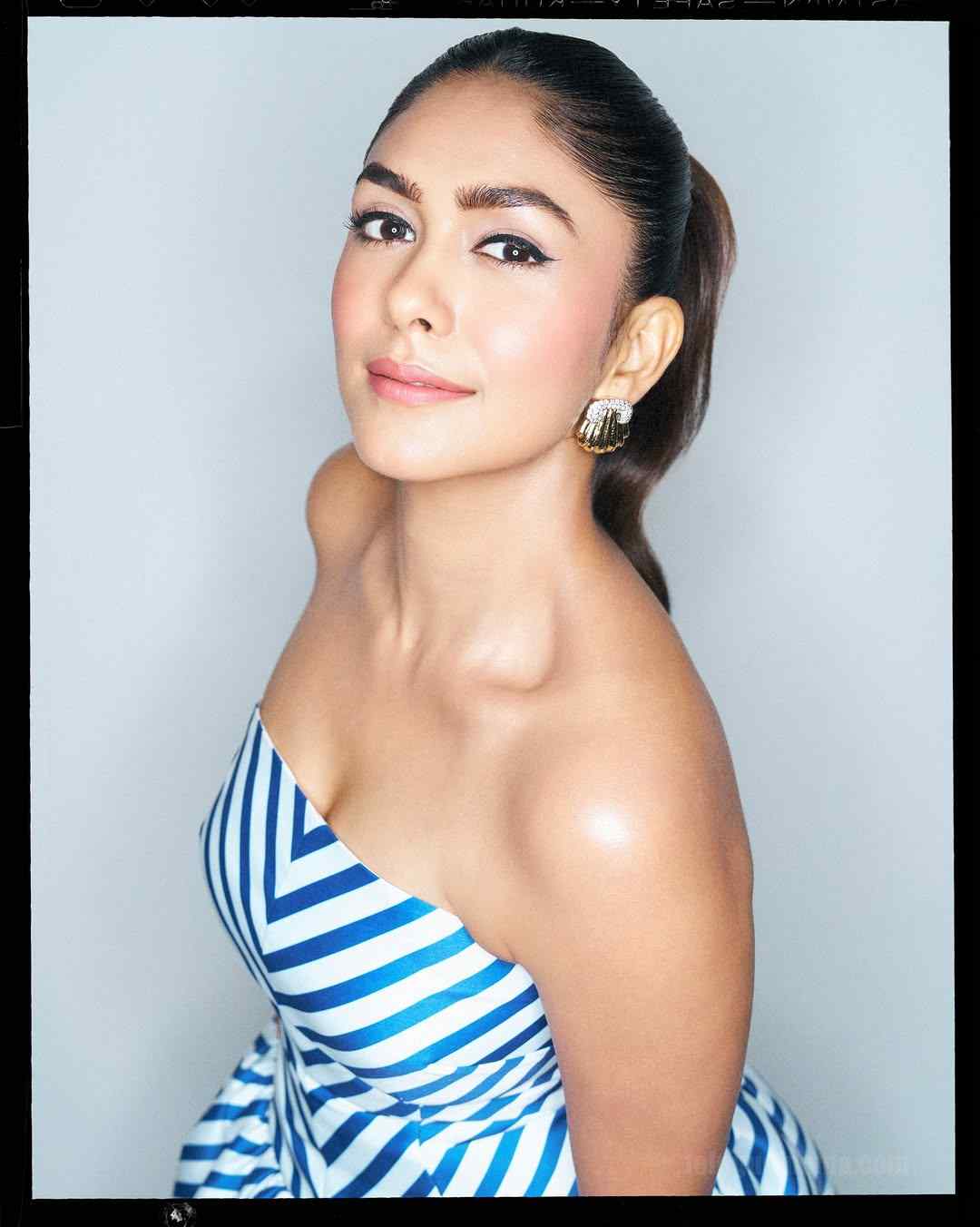 Mrunal Thakur's chic stripes