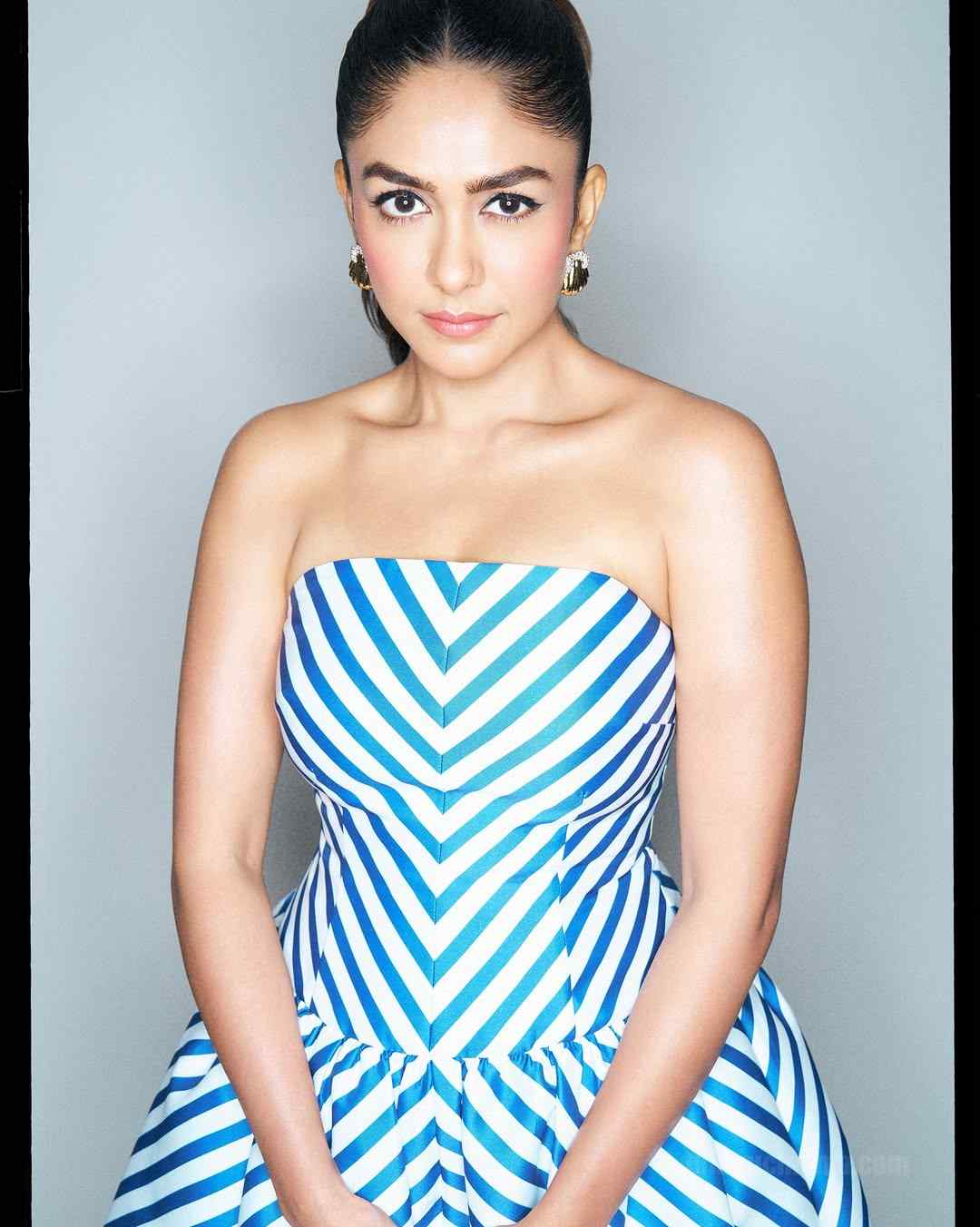 Mrunal Thakur's chic stripes