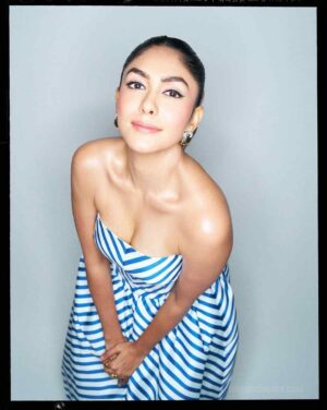Mrunal Thakur's chic stripes