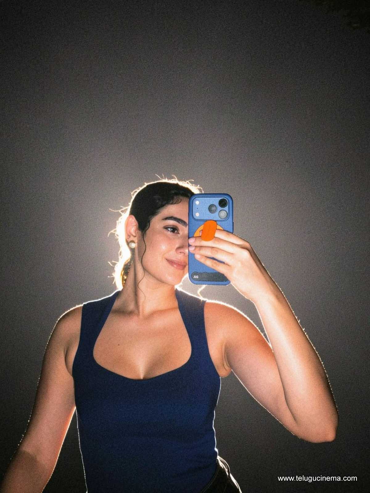 Aakanksha Singh serving cool vibes