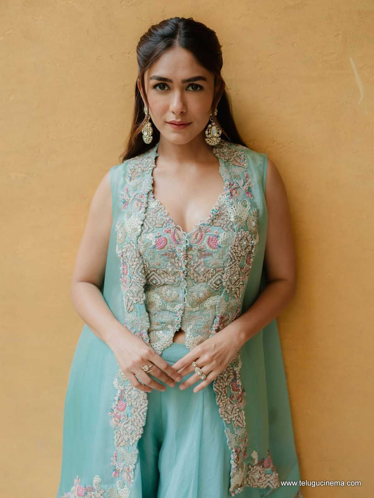 Mrunal Thakur elegance with her latest look