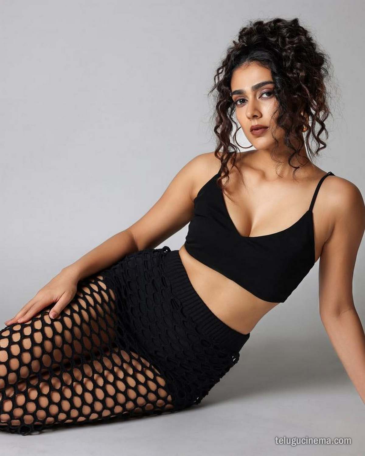 Aakanksha Singh sizzles in a chic black outfit