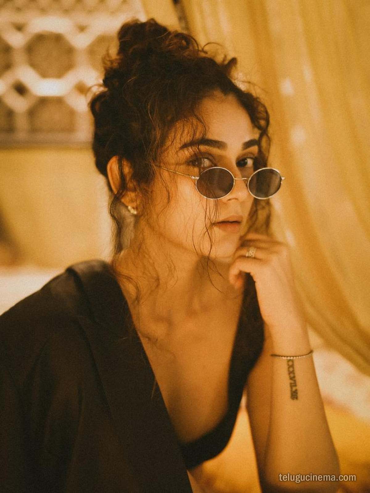 Aakanksha Singh sizzles in a chic black outfit