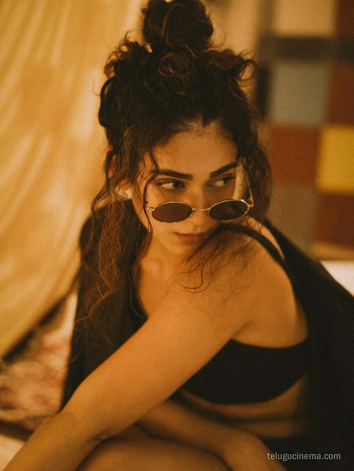 Aakanksha Singh sizzles in a chic black outfit