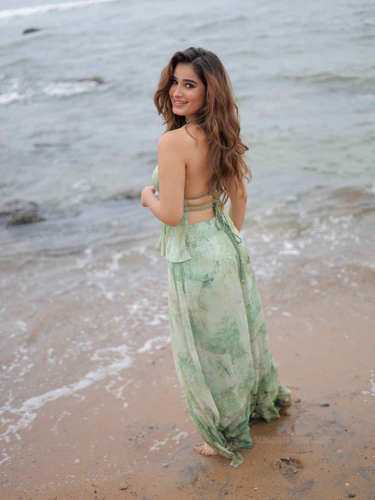 'Srinivasa Mangapuram' Rasha Thadani's beach moment