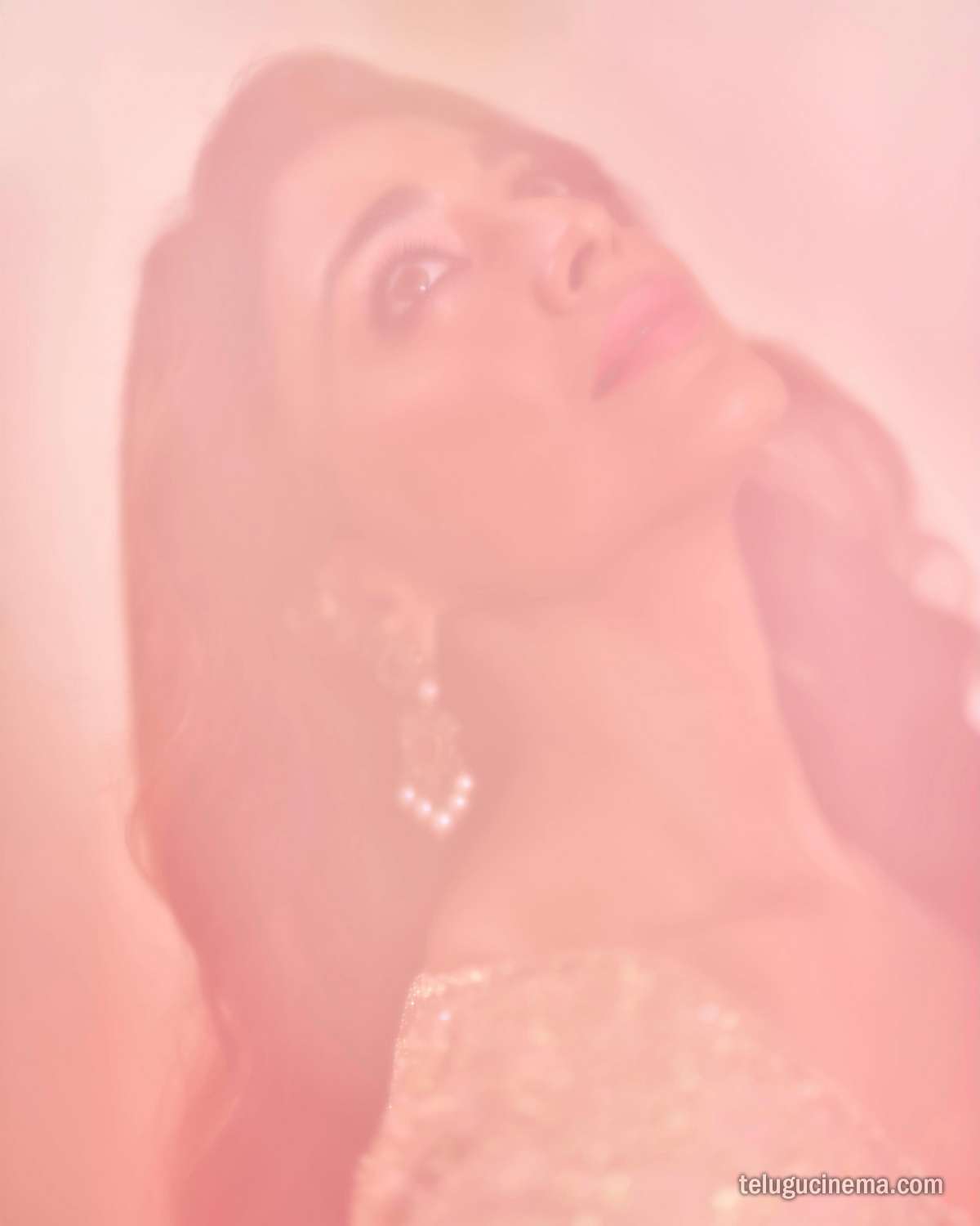 Shriya Saran looks graceful in a pastel pink saree
