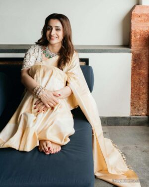Trisha Krishnan looks graceful in a classic cream saree